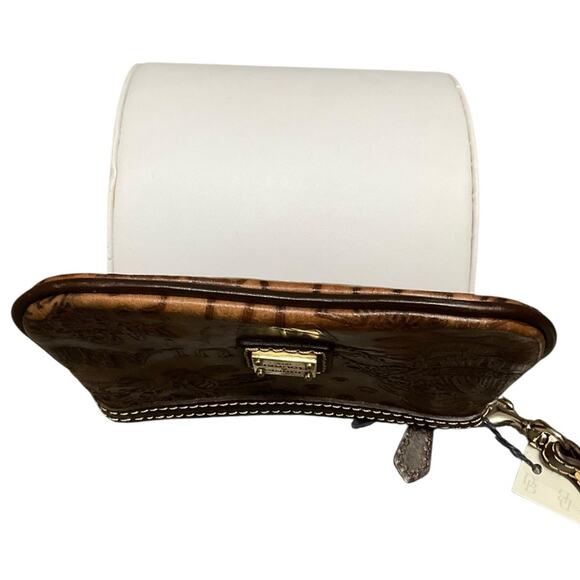 Dooney & Bourke Embossed Disney Aulani Wristlet NEW - Picture 12 of 15